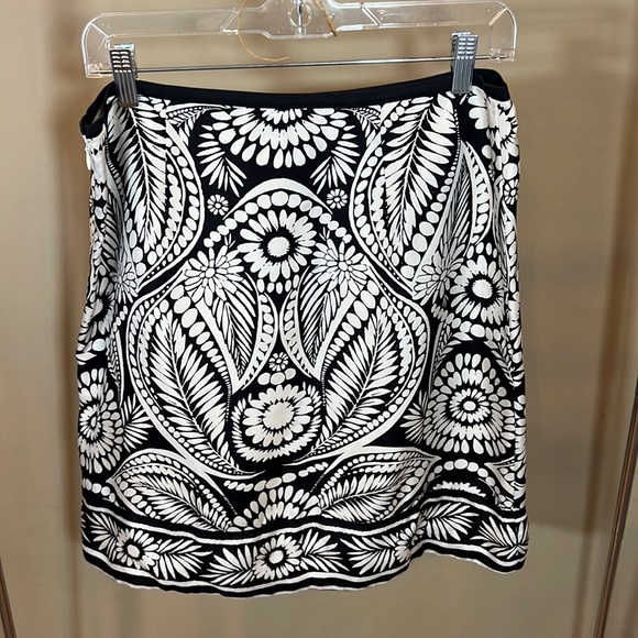 Banana Republic silk black and white skirt size 6 beautiful pattern lined career - Picture 2 of 11